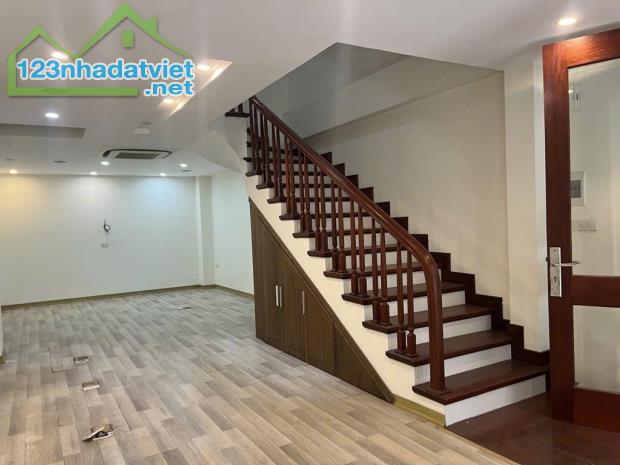 BÁN NHÀ ĐỊNH CÔNG - GARA Ô TÔ - GẦN VÀNH ĐAI 2.5 - KINH DOANH TỐT - 58M², 5 TẦNG, CHỈ 12.2 - 2