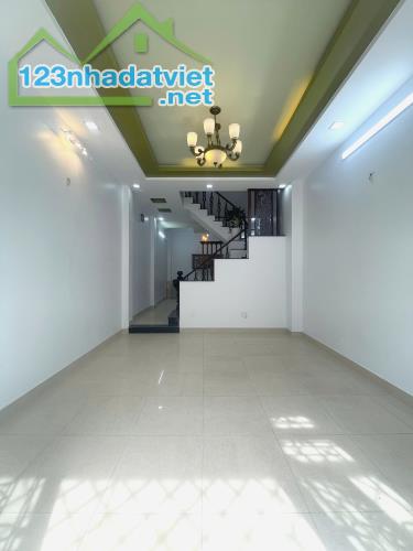 Nhà BHHB, 3 tầng, 60m2, 4 phòng ngủ, hẻm 7m, 4.7T