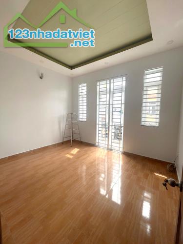 Nhà BHHB, 3 tầng, 60m2, 4 phòng ngủ, hẻm 7m, 4.7T - 2