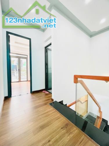 Bán nhà 2 tầng MỚI TINH, 41m2 ngang 4m, ngay chợ Tân Chánh Hiệp Quận 12, chỉ 3 tỷ nhỉnh - 2