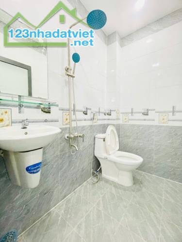 Bán nhà 2 tầng MỚI TINH, 41m2 ngang 4m, ngay chợ Tân Chánh Hiệp Quận 12, chỉ 3 tỷ nhỉnh - 4