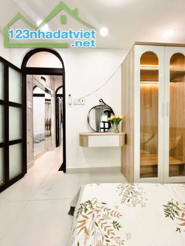 SIÊU PHẨM 2 TẦNG - DTSD 48 M2 - SÁT MT PHAN VĂN TRỊ - BÌNH THẠNH. - 3