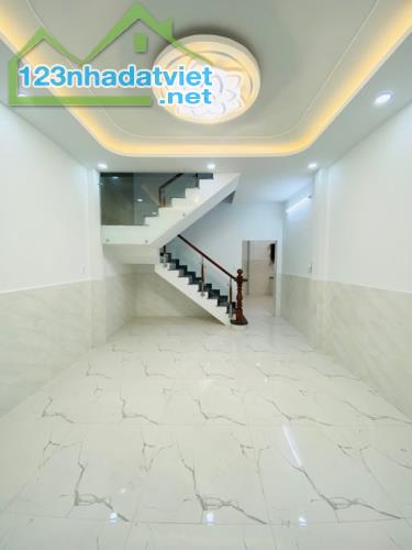 KV Chợ Tân Hương Q.TP - 4.85 tỷ, 42m2, 3 tầng, hẻm oto đỗ cửa