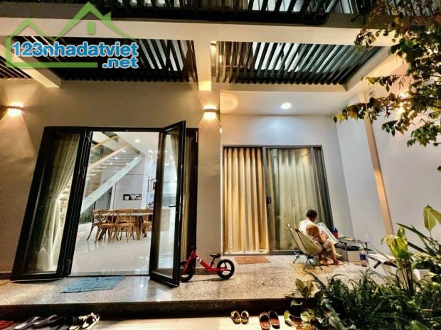 Bán nhà MT đường Nguyễn Hữu Tiến, Tân Phú, 160m2, 4 lầu, dòng tiền cao chỉ 25 tỷ. (TL)