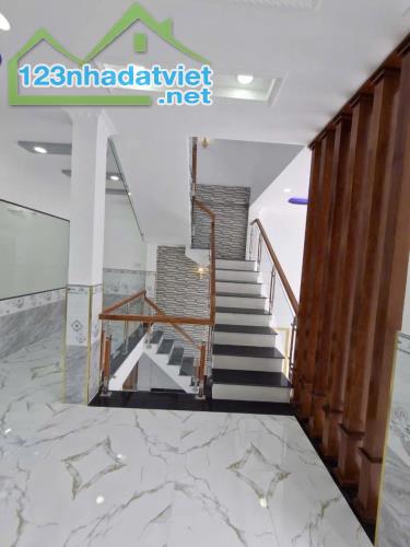 Bán nhà Lê Văn Sỹ Phường 12 Quận 3 3PN 3WC 60m2 3tỷ120 SHR,HXH. Gần UBND Phường 12 Quận 3 - 2