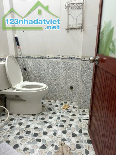 Nhà 2 tầng nở hậu L hẻm ôtô ngay chợ Nhị Thiên Đường P5Q8. Giá 3,98 tỷ TL - 3