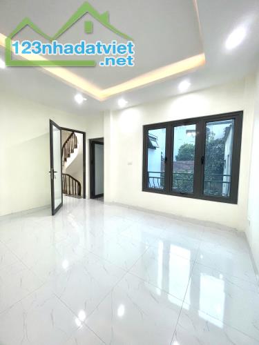 Nhà mới đón xuân . Hữu Hoà Thanh Trì gần cầu hữu 200m . 37m x 5 tầng giá hon 4 tỷ - 1