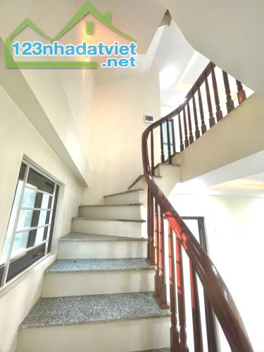 Nhà mới đón xuân . Hữu Hoà Thanh Trì gần cầu hữu 200m . 37m x 5 tầng giá hon 4 tỷ - 2