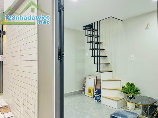 🏡 NHÀ MỚI ĐẸP GẦN CHỢ BÀ CHIỂU - SỔ HỒNG NỞ HẬU - 2PN-GIÁ CHỈ 2.55 TỶ 🏡 - 1