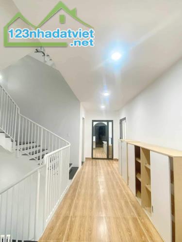 BÁN NHÀ THẠNH XUÂN 38- GẦN 300M2- 5 TẦNG – LÔ GÓC – SÁT HÀ HUY GIÁP- GIÁ CHỈ 24 TỶ . - 4