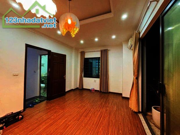 ÁN 🏡NHÀ ĐẸP ĐÀM QUANG TRUNG - LONG BIÊN 40M² - SIÊU THOÁNG - GẦN Ô TÔ TRÁNH - TIỆN ÍCH - 2