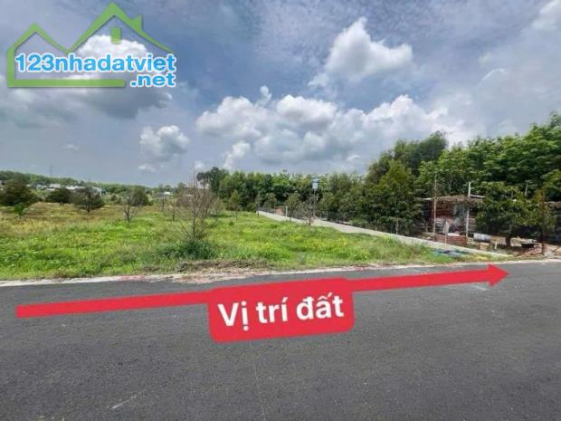 Chủ kẹt tiền cần bán gấp lô đất 675m2 , 50m2 thổ cư , Giá 245tr