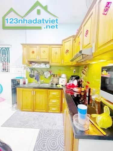 Ô TÔ 7 chỗ đổ cửa , sát ĐH Tôn Đức Thắng , ở ngay 42m2 chỉ có 3 TỶ hơn - 2