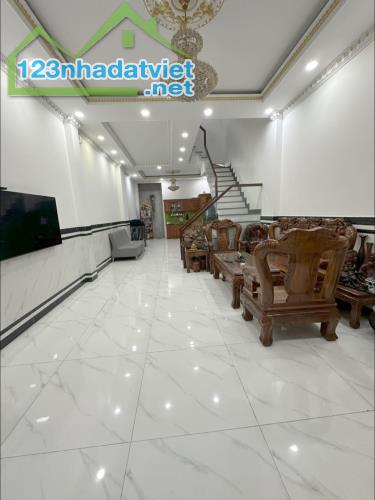 NHÀ 4 TẦNG, SÁT KDC CAO CẤP HỒNG LONG, HẺM NHỰA 5M, 70M2 (4.5×15)M, CHỈ 8.3 TỶ.