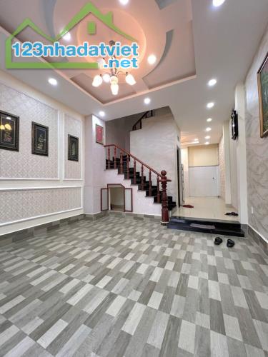 NHÀ LINH TRUNG, SÁT HOÀNG DIỆU 2, HẺM XE HƠI, 4 TẦNG, 52M2 (4.5×11.5)M, CHỈ 7.4 TỶ.