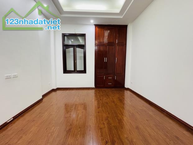 Nhà đep gar a ô tô thang máy Nguyên Văn Huyên Cầu Giấy 19 tỷ. Thiết kế mỗi tầng 2 ngủ rông - 2