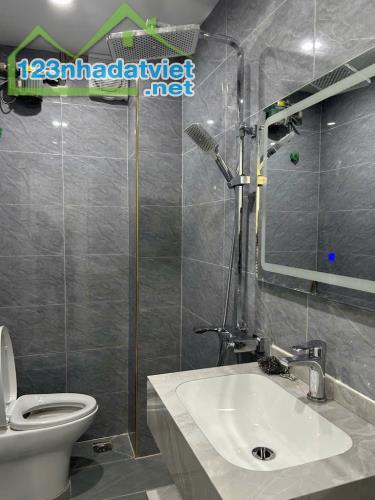 Tập thể TẦNG 3 mặt phố Thanh Nhàn - 120m2 - 3 ngủ, 2 vệ sinh - Oto đỗ cửa, Khu dân trí cao - 4