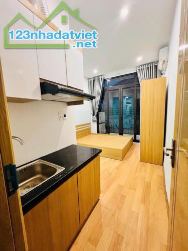 CĂN HỘ DV 9 PHÒNG CẦU GIẤY FULL ĐỒ KHÉP KÍN  - DT 60TR/TH - NGÕ RỘNG 3 GÁC TRÁNH. DT 40m2 - 2