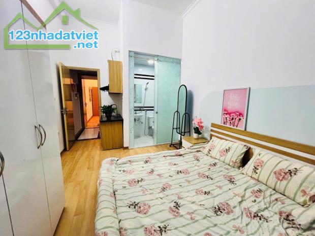 CĂN HỘ DV 9 PHÒNG CẦU GIẤY FULL ĐỒ KHÉP KÍN  - DT 60TR/TH - NGÕ RỘNG 3 GÁC TRÁNH. DT 40m2 - 1