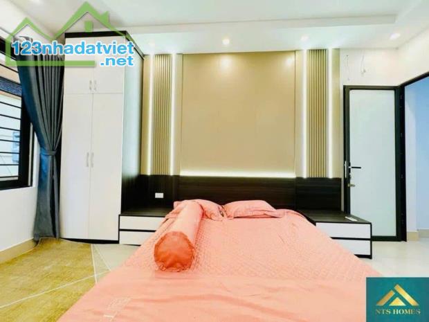 Bán Nhà 5 tầng full thổ cư Hạ Đình, Thanh Xuân
DT 61m2, với 6 ngủ. giá 10 tỷ có thương - 4