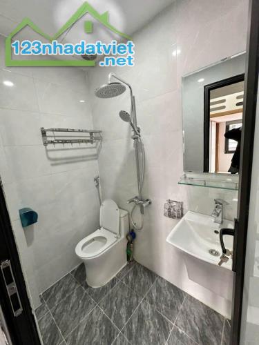 (Siêu Phẩm) Tòa Apartment xây mới 55m2 x 15P tại Phạm Văn Đồng - Cách mặt phố 25m - Tin