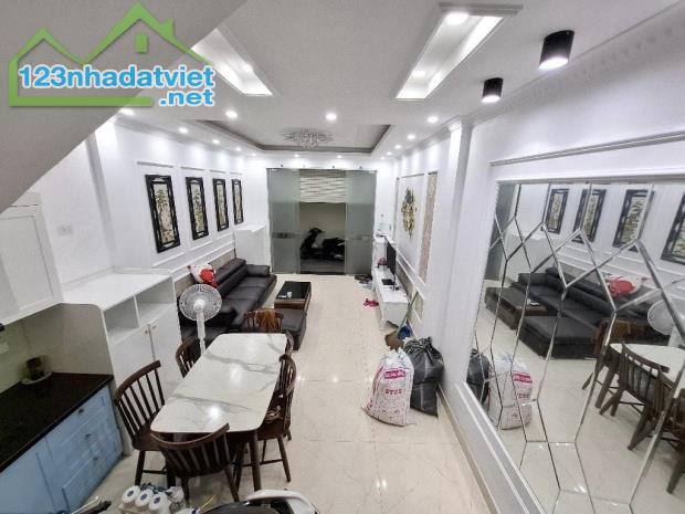 Bán nhà Việt Hưng, 6 tầng, 40m2, mới đẹp,ngõ rộng, ở sướng - 3