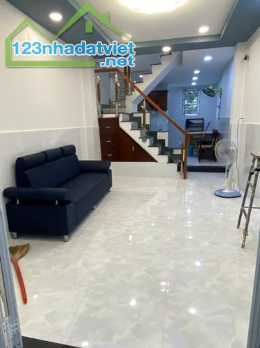 Bán Nhà Nguyễn Văn Đậu 50m2, 2 Tầng, 2PN, Có sân để xe Chỉ 4 Tỷ - 4