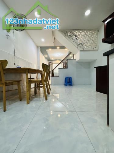 Bán Nhà Nguyễn Văn Đậu 50m2, 2 Tầng, 2PN, Có sân để xe Chỉ 4 Tỷ - 3