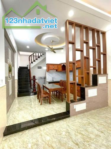 Bán nhà 2 mặt tiền, Lê Thị Trung, Thuận An, 2 tầng 4,6mx14m, chỉ nhỉnh 2 tỷ - 2