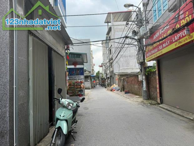 Bán đất trung tâm Trâu Quỳ-118m2 mt 4m Ngô Xuân Quảng ngõ to oto thông.0982852808