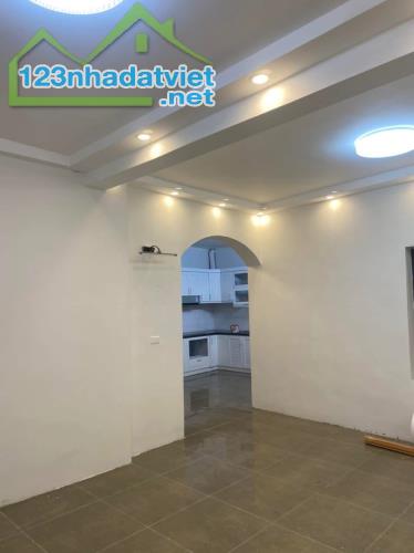 Bán Nhà 75m2 Phố Đê La Thành, MT 5m Gần Phố, Chỉ 8 Tỷ - 3