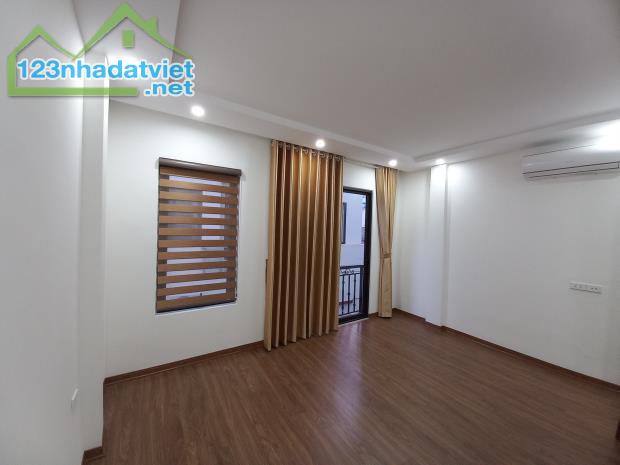 Bán nhà phân lô ngõ 104 Định Công, 52m2, hơn 14 tỷ, ô tô vào nhà - 1