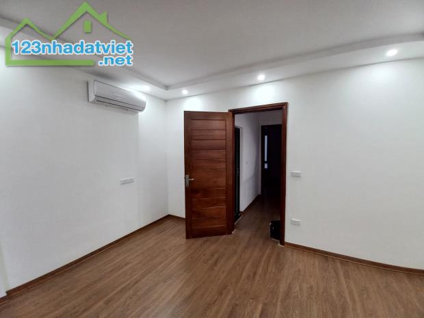 Bán nhà phân lô ngõ 104 Định Công, 52m2, hơn 14 tỷ, ô tô vào nhà - 2