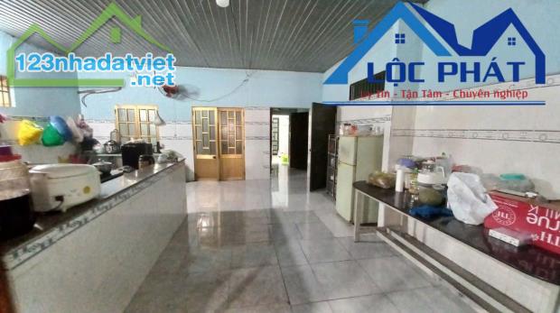 Bán nhà xưởng tại An Viễn Trãng Bom 8.500 m2 chỉ 38 tỷ - 4