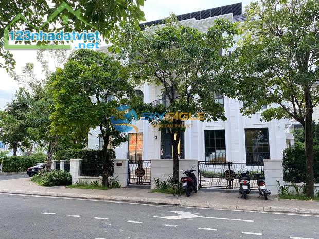 Bán gấp biệt thự Tân Cảng thuộc khu đô thị Vinhomes Central Park - 3