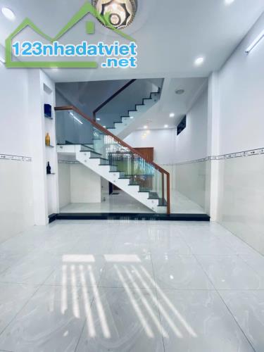 +1 BÁN NHÀ MẶT TIỀN - GẦN VÒNG XOAY PHÚ HỮU - 64M2 - 4 TẦNG 3PN- KINH DOANH - HOÀN CÔNG