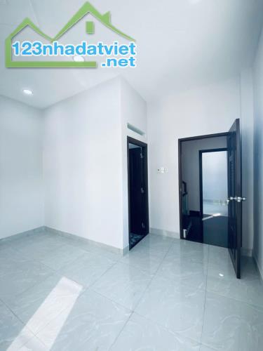 +1 BÁN NHÀ MẶT TIỀN - GẦN VÒNG XOAY PHÚ HỮU - 64M2 - 4 TẦNG 3PN- KINH DOANH - HOÀN CÔNG - 1