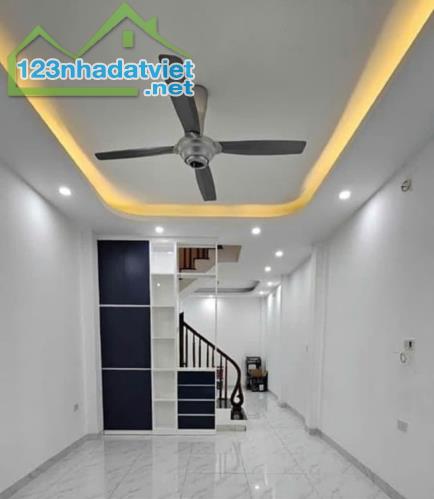 CC Cần Đẩy Gấp Căn 51m2*3T Full Nội Thất , Vị Trí Sầm Uất .15P Ra ĐL Thăng Long , Glexxico - 1