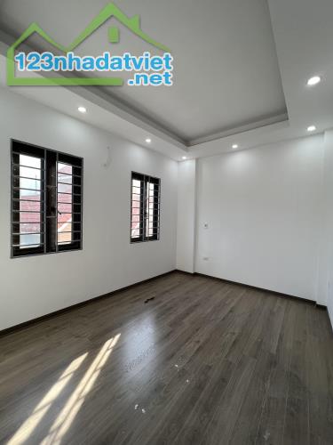 Rất cần bán nhà 39m2 4 tầng, 2 mặt thoáng, Ô tô đỗ cửa, Lê Quang Đạo, Dương Nội - 2