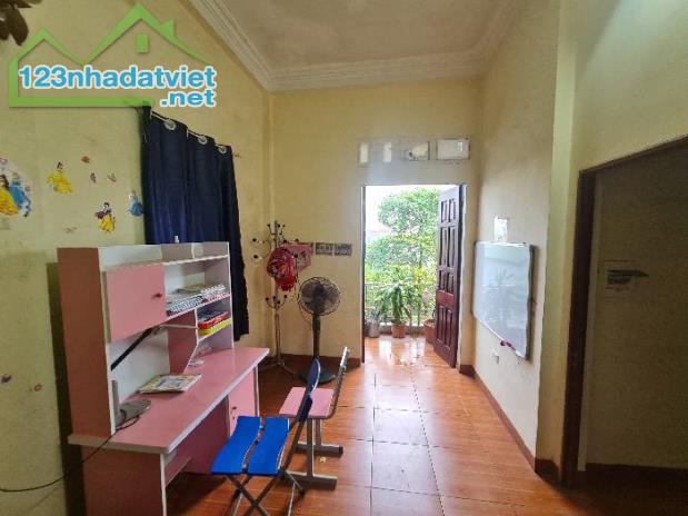 HOT! Bán nhà Tứ Hiệp, Thanh Trì, Nhà mới, 3 thoáng, 30m2, giá 2.1 tỷ