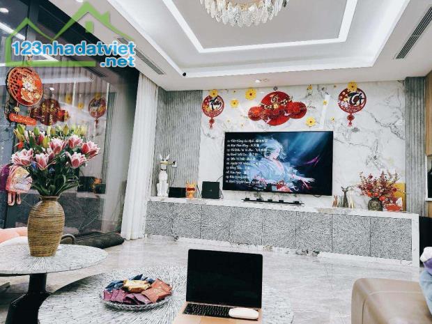 Hàng hót, hoa hậu  khu vực Hai Bà Trưng, Vẻ đẹp không thể thờ ơ - 2