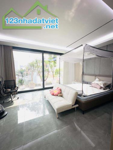 Hàng hót, hoa hậu  khu vực Hai Bà Trưng, Vẻ đẹp không thể thờ ơ - 1