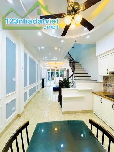 BÁN NHÀ RIÊNG PHỐ BÁT KHỐI- LONG BIÊN, 32M2,5 TẦNG, MT 4M, 6.2 TỶ. - 3