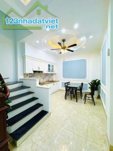 BÁN NHÀ RIÊNG PHỐ BÁT KHỐI- LONG BIÊN, 32M2,5 TẦNG, MT 4M, 6.2 TỶ. - 2