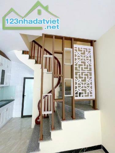 Hiếm- Tây Hồ- Nhà mới 3 mặt thoáng- 5 tầng 3PN đẹp-Ngõ rộng nông-  6.8 tỷ - 1