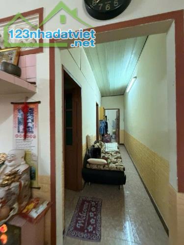 NHÀ 2 TẦNG 60M2 HẺM 1 SẸC SÁT MẶT TIỀN THOẠI NGỌC HẦU, 3 PN VÀ 2 WC - 1