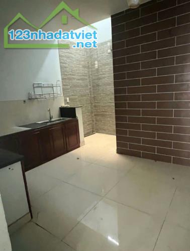 Nhà nguyên căn HẺM XE HƠI thông, 52m2, Đường Dương Văn Dương, P. Tân Quý, Quận Tân Phú. - 3