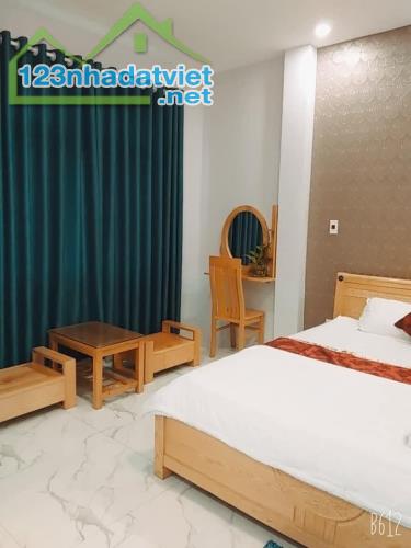 Gấp bán nhà Linh Trung, Thủ Đức, dt nền 860m2, giá 30 tỷ, gần Đh Nông Lâm. - 2