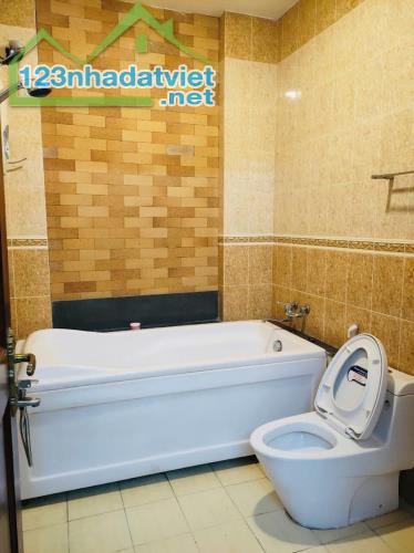 Gấp bán nhà Linh Trung, Thủ Đức, dt nền 860m2, giá 30 tỷ, gần Đh Nông Lâm. - 1