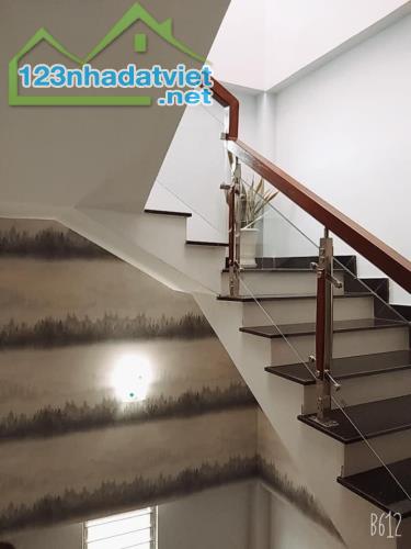 Gấp bán nhà Linh Trung, Thủ Đức, dt nền 860m2, giá 30 tỷ, gần Đh Nông Lâm.